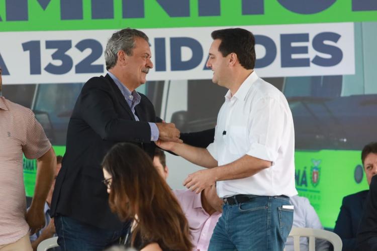 Governador entrega 165 caminhões para reforçar ações ambientais em 132 municípios