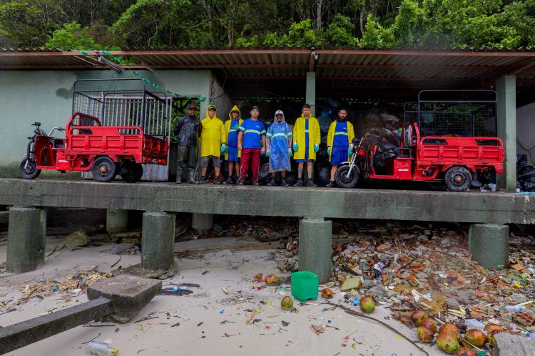 Estado reforça limpeza e coleta de lixo na Ilha do Mel durante a alta temporada