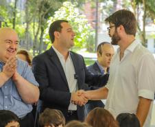 O governador do Paraná, Carlos Massa Ratinho Junior, inaugura o jardim de colmeias de abelhas nativas e a horta orgânica no Palácio Iguaçu.