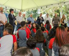 O governador do Paraná, Carlos Massa Ratinho Junior, inaugura o jardim de colmeias de abelhas nativas e a horta orgânica no Palácio Iguaçu.