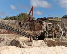 O Governo do Estado e mais de 183 municípios paranaenses receberam, em 2022, R$ 112,45 milhões por Compensação Financeira pela Exploração de Recursos Minerais (CFEM) e royalties pela exploração de petróleo e gás.