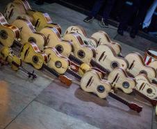 O Manejo da Caxeta vai permitir que mestres fandangueiros possam continuar a fazer os instrumentos que animam as festas locais, típicas do Litoral do Paraná