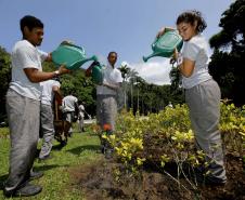 IAT oferece em parceria com o SENAC dois cursos gratuitos de capacitação: Espanhol Básico I e Técnicas Básicas de Jardinagem e Tratamento de Piscinas