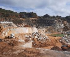 Mineração Fiorese, em Rio Branco do Sul, na Região Metropolitana de Curitiba: cidade é um dos grandes polos da extração mineral no Paraná