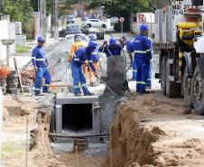 Obras de micro e macrodrenagem no municipio de Matinhos, que vão acabar com as enchentes e alagamentos nas ruas.. secretário do IAT Everton Luiz da Costa Souza deu coletiva para a imprensa no local das obras na praia de Caioba.