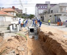 Obras de micro e macrodrenagem no municipio de Matinhos, que vão acabar com as enchentes e alagamentos nas ruas.. secretário do IAT Everton Luiz da Costa Souza deu coletiva para a imprensa no local das obras na praia de Caioba.