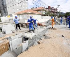 Obras de micro e macrodrenagem no municipio de Matinhos, que vão acabar com as enchentes e alagamentos nas ruas.. secretário do IAT Everton Luiz da Costa Souza deu coletiva para a imprensa no local das obras na praia de Caioba.