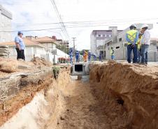 Obras de micro e macrodrenagem no municipio de Matinhos, que vão acabar com as enchentes e alagamentos nas ruas.. secretário do IAT Everton Luiz da Costa Souza deu coletiva para a imprensa no local das obras na praia de Caioba.