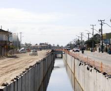 Obras de micro e macrodrenagem no municipio de Matinhos, que vão acabar com as enchentes e alagamentos nas ruas.. secretário do IAT Everton Luiz da Costa Souza deu coletiva para a imprensa no local das obras na praia de Caioba.