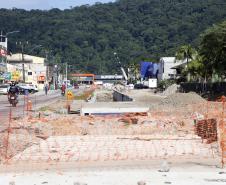 Obras de micro e macrodrenagem no municipio de Matinhos, que vão acabar com as enchentes e alagamentos nas ruas.. secretário do IAT Everton Luiz da Costa Souza deu coletiva para a imprensa no local das obras na praia de Caioba.