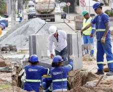 Obras de micro e macrodrenagem no municipio de Matinhos, que vão acabar com as enchentes e alagamentos nas ruas.. secretário do IAT Everton Luiz da Costa Souza deu coletiva para a imprensa no local das obras na praia de Caioba.