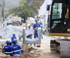 Obras de micro e macrodrenagem no municipio de Matinhos, que vão acabar com as enchentes e alagamentos nas ruas.. secretário do IAT Everton Luiz da Costa Souza deu coletiva para a imprensa no local das obras na praia de Caioba.