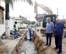 Obras de micro e macrodrenagem no municipio de Matinhos, que vão acabar com as enchentes e alagamentos nas ruas.. secretário do IAT Everton Luiz da Costa Souza deu coletiva para a imprensa no local das obras na praia de Caioba.