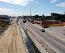 Obras de micro e macrodrenagem no municipio de Matinhos, que vão acabar com as enchentes e alagamentos nas ruas.. secretário do IAT Everton Luiz da Costa Souza deu coletiva para a imprensa no local das obras na praia de Caioba.