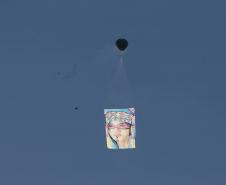 Foto de balão no céu