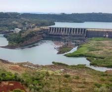 Foto aérea de barragem