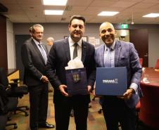 A missão internacional liderada pelo governador Carlos Massa Ratinho Junior iniciou nesta quinta-feira (20) sua agenda no Canadá com reuniões com representantes do governo da província de Quebec para buscar novas parcerias nas áreas de tecnologia, sustentabilidade e energia renovável.