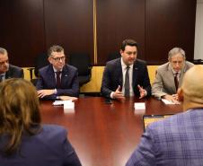 A missão internacional liderada pelo governador Carlos Massa Ratinho Junior iniciou nesta quinta-feira (20) sua agenda no Canadá com reuniões com representantes do governo da província de Quebec para buscar novas parcerias nas áreas de tecnologia, sustentabilidade e energia renovável.