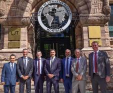 A missão internacional liderada pelo governador Carlos Massa Ratinho Junior iniciou nesta quinta-feira (20) sua agenda no Canadá com reuniões com representantes do governo da província de Quebec para buscar novas parcerias nas áreas de tecnologia, sustentabilidade e energia renovável.