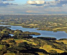 Foto de paisagem em torno de rio