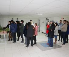 Fila de pessoas para conhecer o estande do IAT