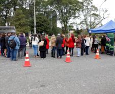 Civis aguardando em fila para conhecer o estande do IAT