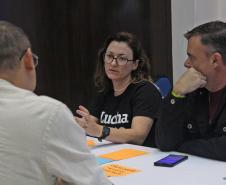 Foto de mulher conversando