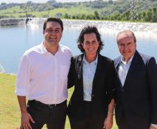 Foto do governador e equipe no sistema de reuso