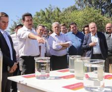 Foto do governador e equipe no sistema de reuso