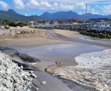 Pedras a beira do mar para construção