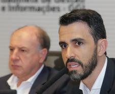 Curitiba, 18 de setembro de 2023 - O governador Carlos Massa Ratinha Jr., ao lado do ministro da Integração e do Desenvolvimento Regional, Waldez Góes, e do diretor da Agência Nacional das Águas, Felipe de Mello S. Cunha, assina o Termo de Adesão ao Pacto pela Governança da Água.
