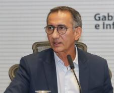 Curitiba, 18 de setembro de 2023 - O governador Carlos Massa Ratinha Jr., ao lado do ministro da Integração e do Desenvolvimento Regional, Waldez Góes, e do diretor da Agência Nacional das Águas, Felipe de Mello S. Cunha, assina o Termo de Adesão ao Pacto pela Governança da Água.