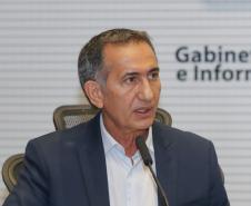 Curitiba, 18 de setembro de 2023 - O governador Carlos Massa Ratinha Jr., ao lado do ministro da Integração e do Desenvolvimento Regional, Waldez Góes, e do diretor da Agência Nacional das Águas, Felipe de Mello S. Cunha, assina o Termo de Adesão ao Pacto pela Governança da Água.