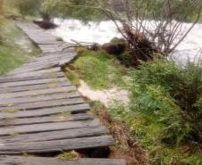 Parte da ponte que leva à cachoeira da Ponte de Pedra e ao mirante do Parque Guartelá caiu.