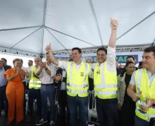 Governador e aliados comemorando 