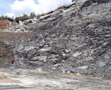 Paraná se destaca pela extração de minérios não-metálicos para a construção civil como areia, brita, cimento e cal.