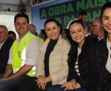 Governador e aliados sorrindo