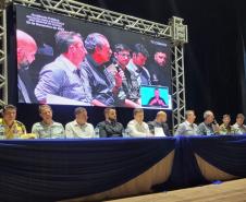 Integrantes acompanhando a fala do diretor-presidente Everton Souza.