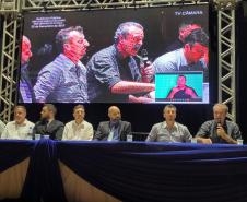 Integrantes acompanhando a fala do diretor-presidente Everton Souza.