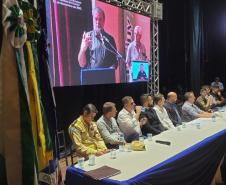 Integrantes acompanhando a fala do diretor-presidente Everton Souza.