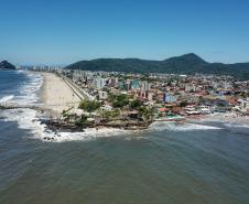 Vista aérea das obras na Orla de Matinhos