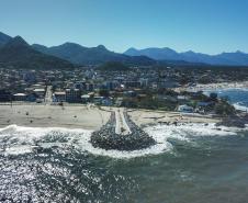 Vista aérea das obras na orla de Matinhos
