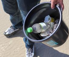 Foto de voluntários durante mutirão