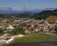 Imagem de cidade litorânea do Paraná