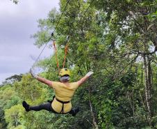 turista na tirolesa