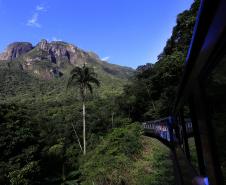 PICO MARUMBI DA PERSPECTIVA DO TREM