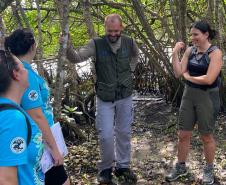 TECNICOS DO IAT JUNTO DE AGENTES Batalhão de Polícia Ambiental - Força Verde (BPAmb-FV)