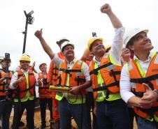 Comitiva governamental em Guaratuba