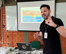 INSTRUTOR EM AULA TEÓRICA