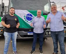 VOLUNTARIOS POSANDO PARA FOTO